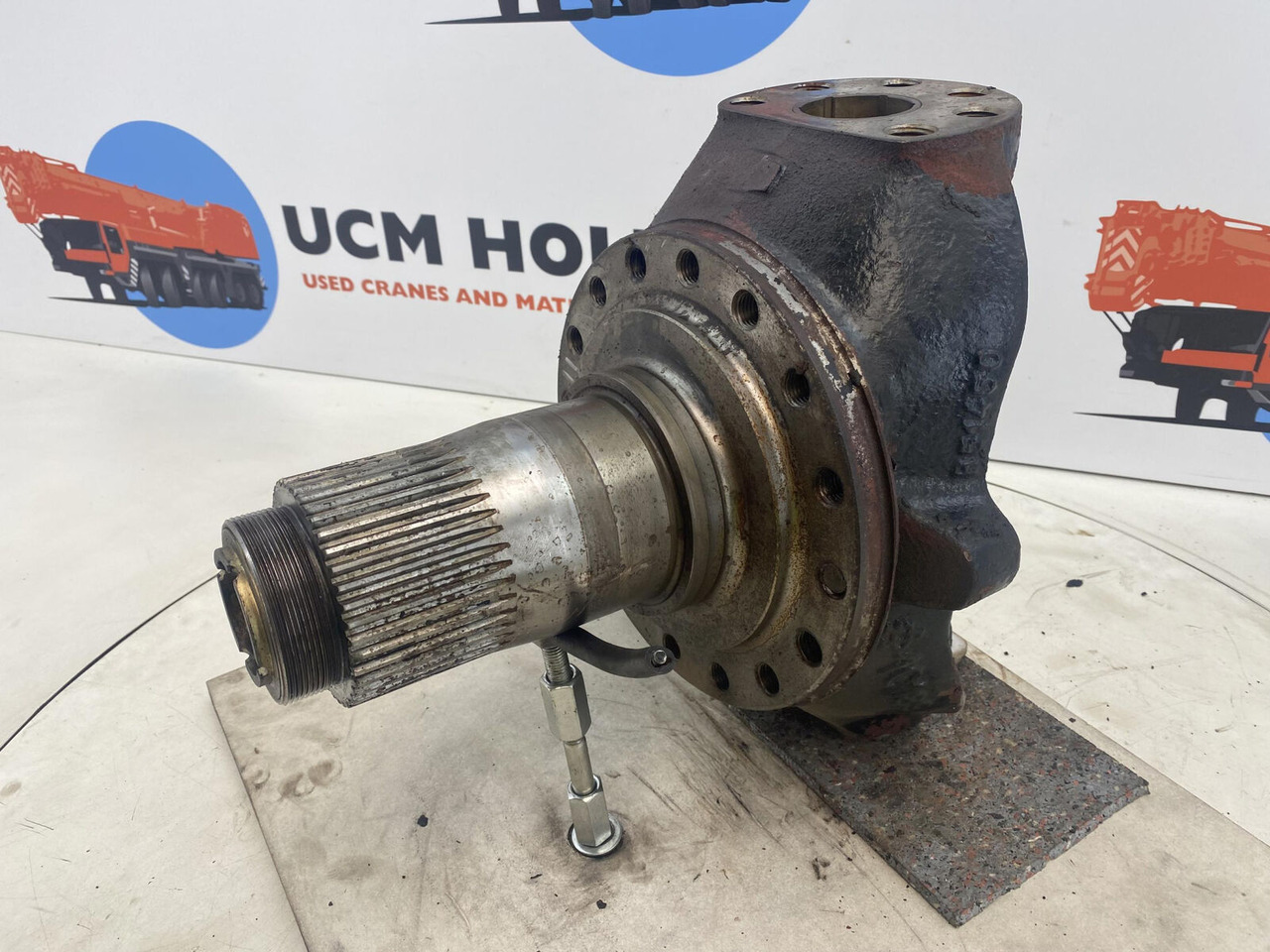 PPM 280 ATT Steering knuckle 16 holes axle 2 - Fusée d'essieu pour Grue: photos 1 PPM 280 ATT Steering knuckle 16 holes axle 2 - Fusée d'essieu pour Grue: photos 1