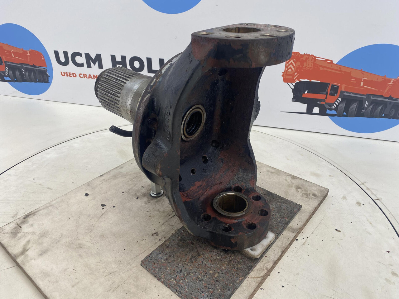 PPM 280 ATT Steering knuckle 16 holes axle 2 - Fusée d'essieu pour Grue: photos 4 PPM 280 ATT Steering knuckle 16 holes axle 2 - Fusée d'essieu pour Grue: photos 4