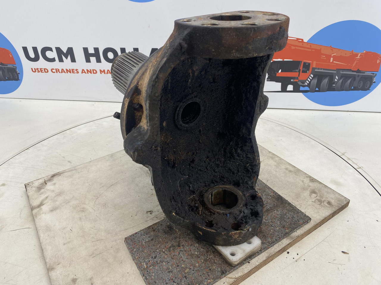 PPM 280 ATT Steering knuckle 16 holes axle 2 - Fusée d'essieu pour Grue: photos 4 PPM 280 ATT Steering knuckle 16 holes axle 2 - Fusée d'essieu pour Grue: photos 4