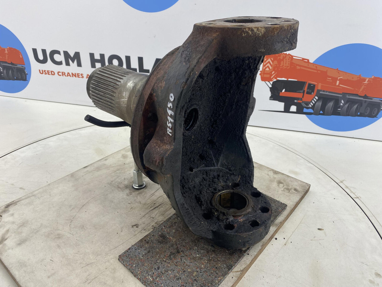 PPM 280 ATT Steering knuckle 16 holes axle 2 - Fusée d'essieu pour Grue: photos 4 PPM 280 ATT Steering knuckle 16 holes axle 2 - Fusée d'essieu pour Grue: photos 4