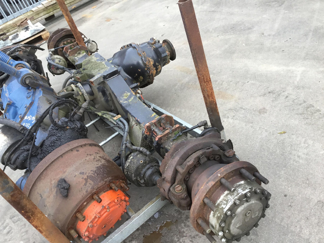 Spierings SK 598 axle 3 - Essieu et pièces pour Grue mobile: photos 3 Spierings SK 598 axle 3 - Essieu et pièces pour Grue mobile: photos 3