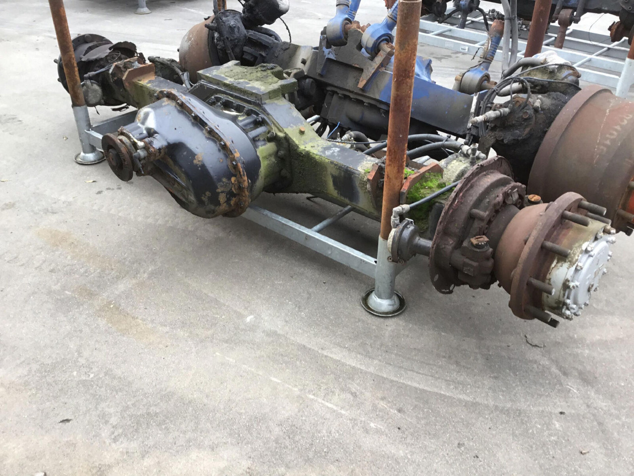 Spierings SK 598 axle 3 - Essieu et pièces pour Grue mobile: photos 1 Spierings SK 598 axle 3 - Essieu et pièces pour Grue mobile: photos 1