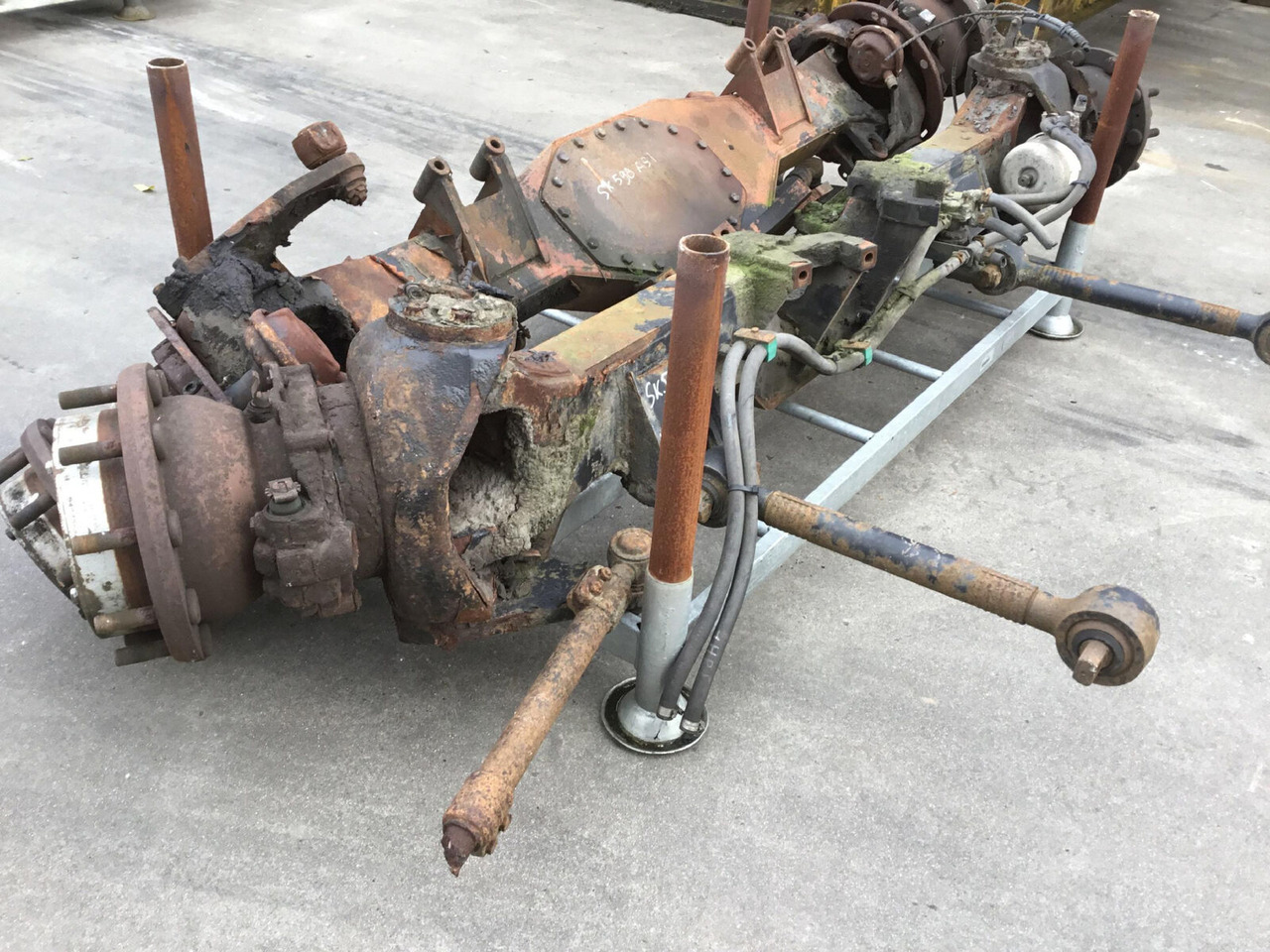 Spierings SK 598 axle 4 - Essieu et pièces pour Grue mobile: photos 1 Spierings SK 598 axle 4 - Essieu et pièces pour Grue mobile: photos 1