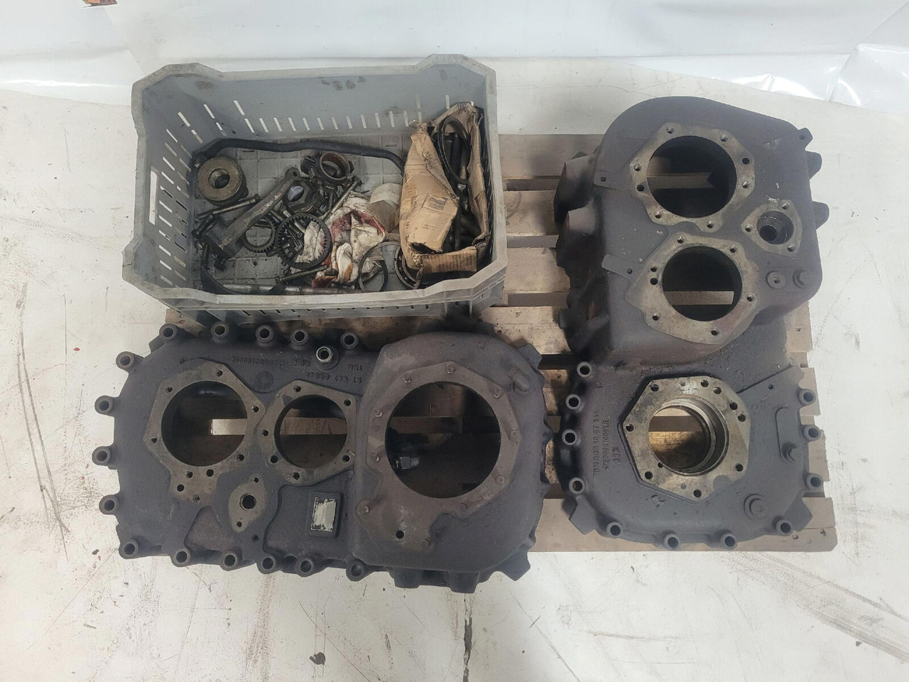 Spierings VG 2001 Dropbox for parts - Transmission pour Grue mobile: photos 1 Spierings VG 2001 Dropbox for parts - Transmission pour Grue mobile: photos 1
