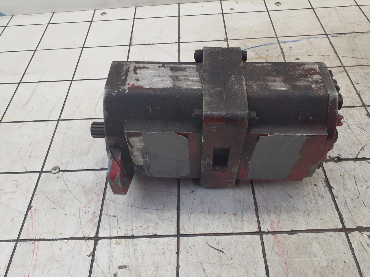 Sundstrand dual gear pump - Pompe hydraulique pour Grue mobile: photos 3 Sundstrand dual gear pump - Pompe hydraulique pour Grue mobile: photos 3