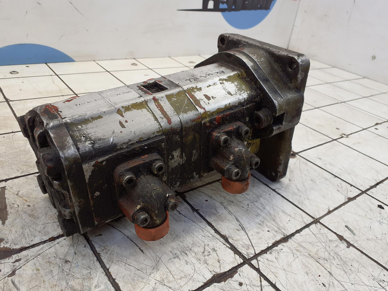 Sundstrand dual gear pump - Pompe hydraulique pour Grue: photos 4 Sundstrand dual gear pump - Pompe hydraulique pour Grue: photos 4