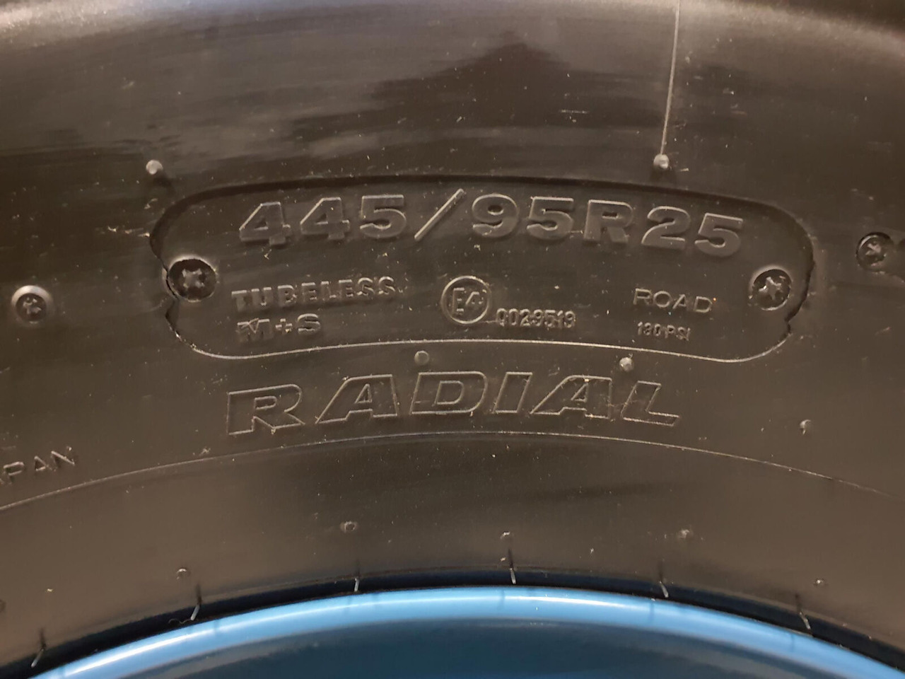 Tadano Faun Wheel 445/95R25 10 6.5 3p - Roue complète pour Grue: photos 4 Tadano Faun Wheel 445/95R25 10 6.5 3p - Roue complète pour Grue: photos 4