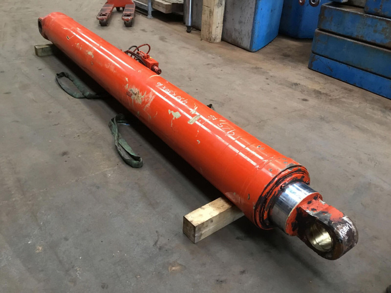 Terex AC 100 boom cylinder - Vérin hydraulique pour Grue: photos 2 Terex AC 100 boom cylinder - Vérin hydraulique pour Grue: photos 2