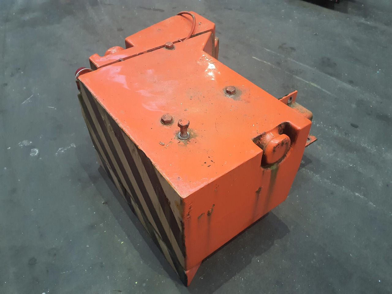 Terex AC 155 counterweight 1.2t + 0,3t right - Contrepoids pour Grue mobile: photos 4 Terex AC 155 counterweight 1.2t + 0,3t right - Contrepoids pour Grue mobile: photos 4