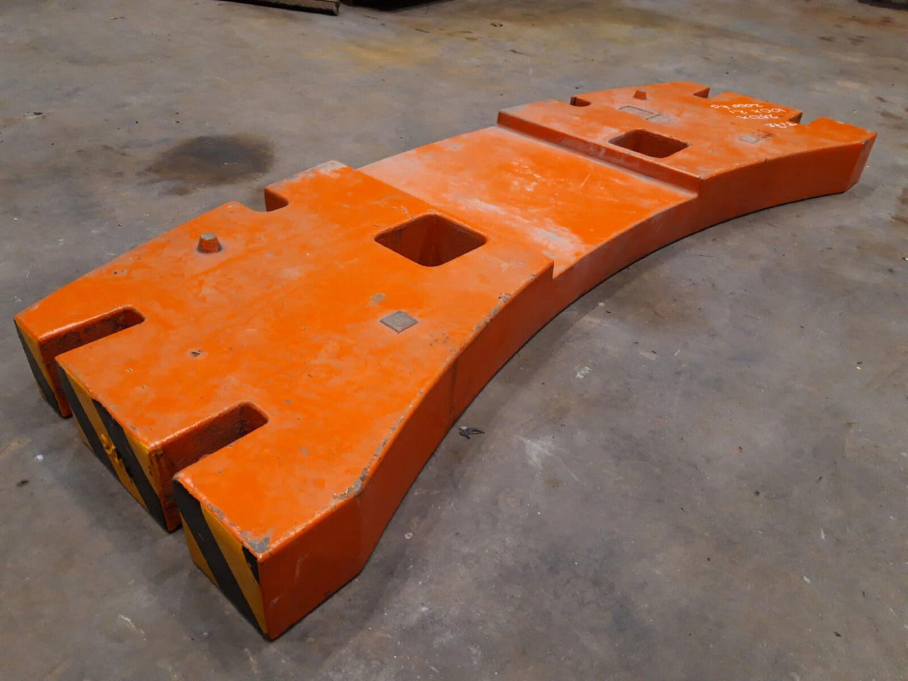 Terex AC 155 counterweight 2,0 ton - Contrepoids pour Grue mobile: photos 3 Terex AC 155 counterweight 2,0 ton - Contrepoids pour Grue mobile: photos 3