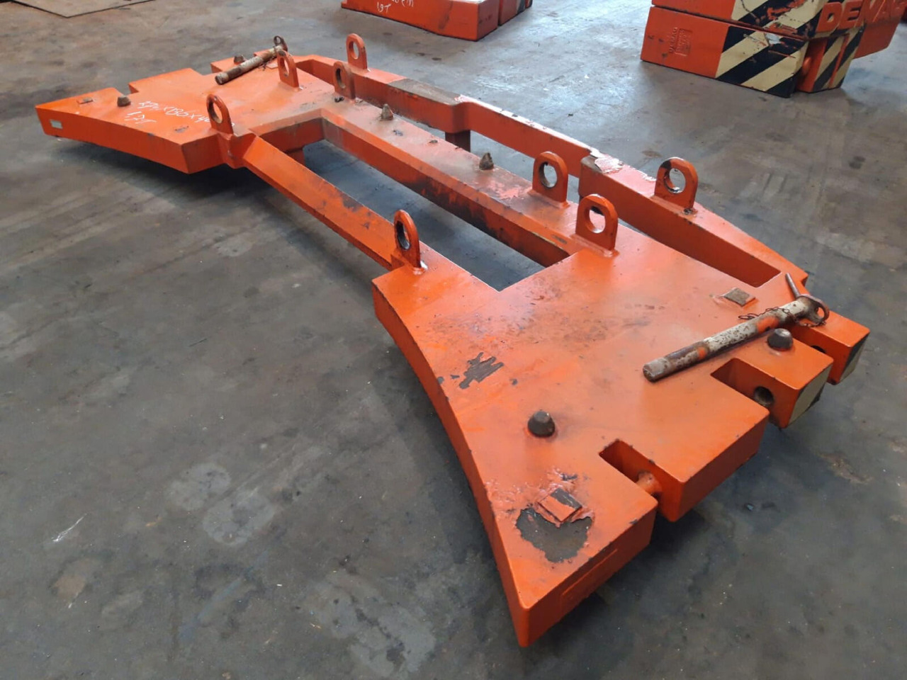 Terex AC 205 counterweight 1,7 ton - Contrepoids pour Grue mobile: photos 4 Terex AC 205 counterweight 1,7 ton - Contrepoids pour Grue mobile: photos 4
