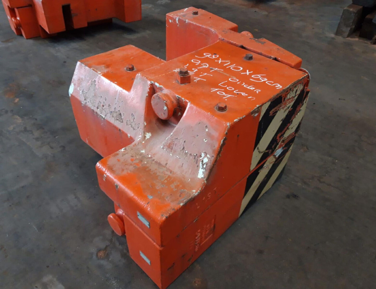 Terex AC 205 counterweight 2.6 ton (0.7/1.9t) - Contrepoids pour Grue mobile: photos 2 Terex AC 205 counterweight 2.6 ton (0.7/1.9t) - Contrepoids pour Grue mobile: photos 2