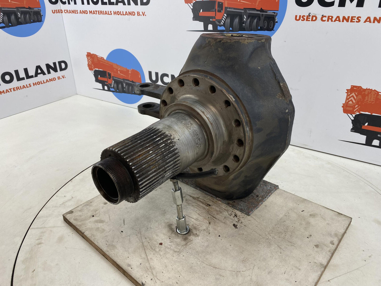 Terex Demag AC 35 Steering knuckle 16 holes axle 2 right - Fusée d'essieu pour Grue mobile: photos 1 Terex Demag AC 35 Steering knuckle 16 holes axle 2 right - Fusée d'essieu pour Grue mobile: photos 1