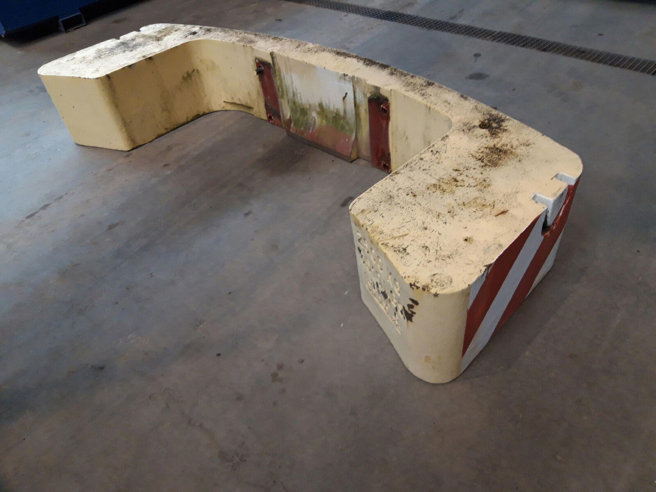 Terex Demag AC 35 counterweight 2,5 T - Contrepoids pour Grue mobile: photos 1 Terex Demag AC 35 counterweight 2,5 T - Contrepoids pour Grue mobile: photos 1