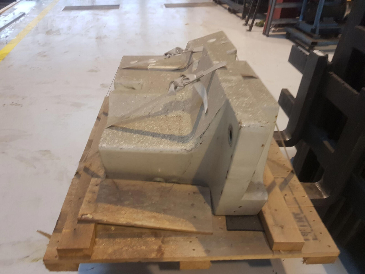 Terex Terex Challenger 4200 counterweight 1,4 ton - Contrepoids pour Grue mobile: photos 5 Terex Terex Challenger 4200 counterweight 1,4 ton - Contrepoids pour Grue mobile: photos 5