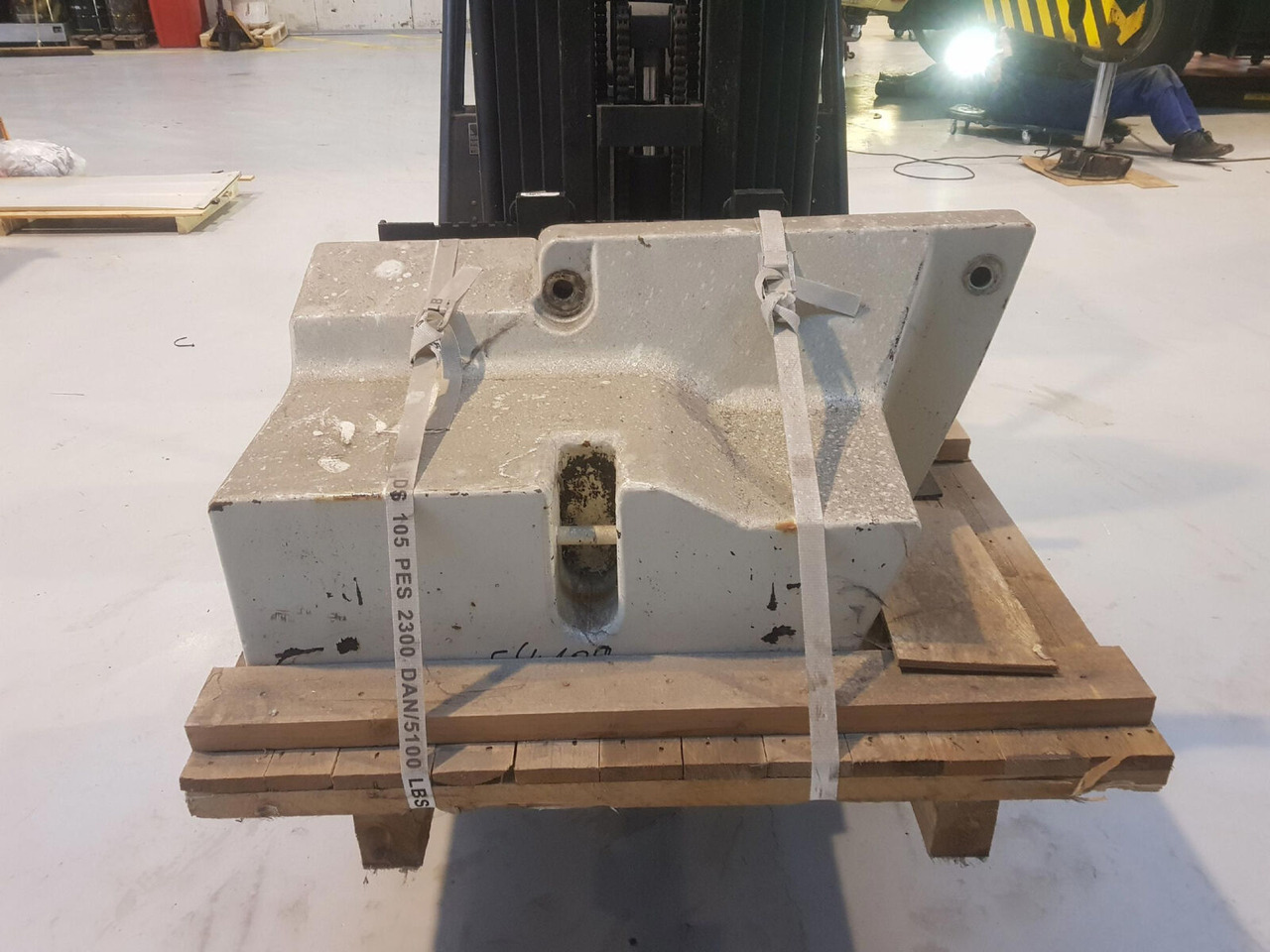 Terex Terex Challenger 4200 counterweight 1,4 ton - Contrepoids pour Grue mobile: photos 1 Terex Terex Challenger 4200 counterweight 1,4 ton - Contrepoids pour Grue mobile: photos 1