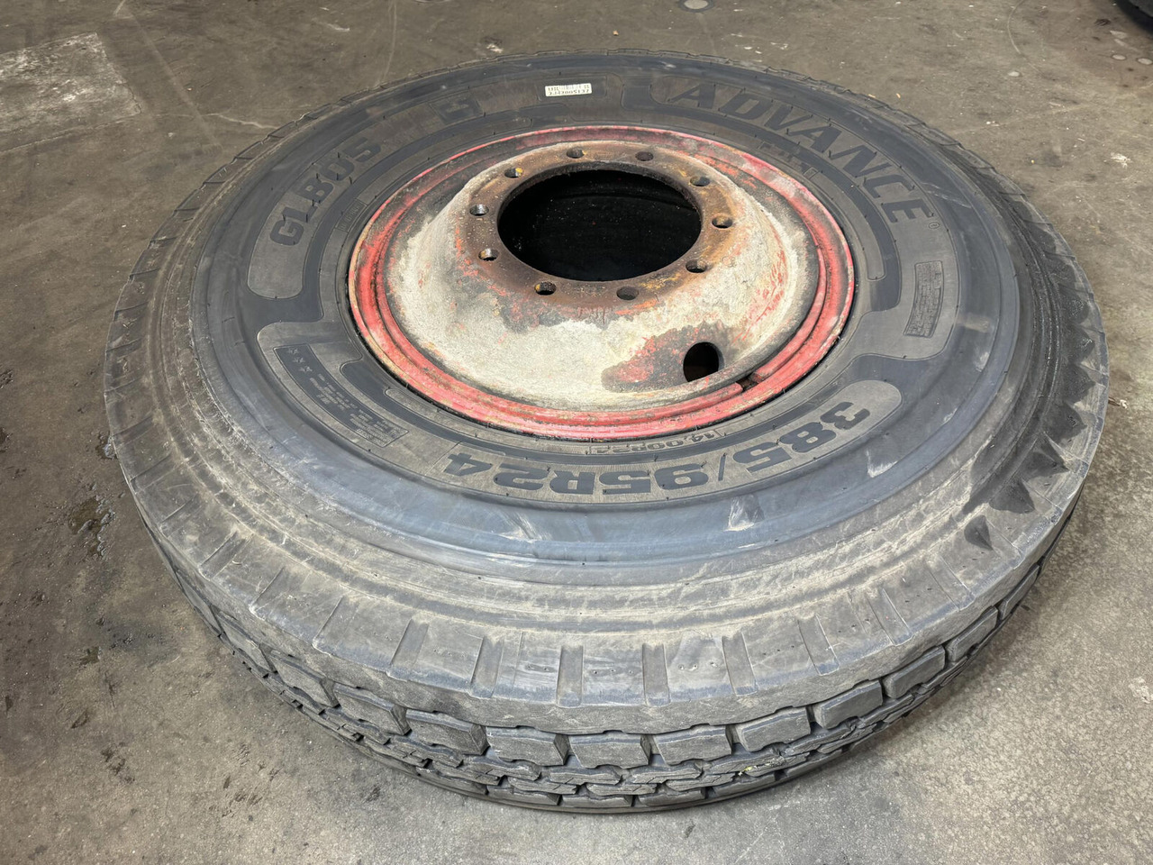 Wheel 385/95/R24 10 +5.0 3p - Roue complète: photos 2 Wheel 385/95/R24 10 +5.0 3p - Roue complète: photos 2
