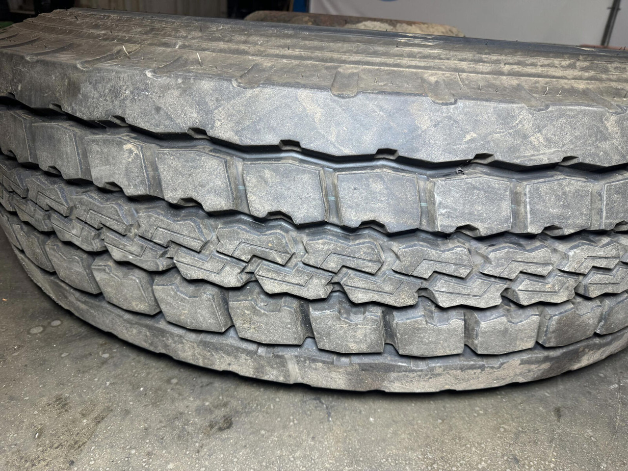 Wheel 385/95/R24 10 +5.0 3p - Roue complète: photos 3 Wheel 385/95/R24 10 +5.0 3p - Roue complète: photos 3