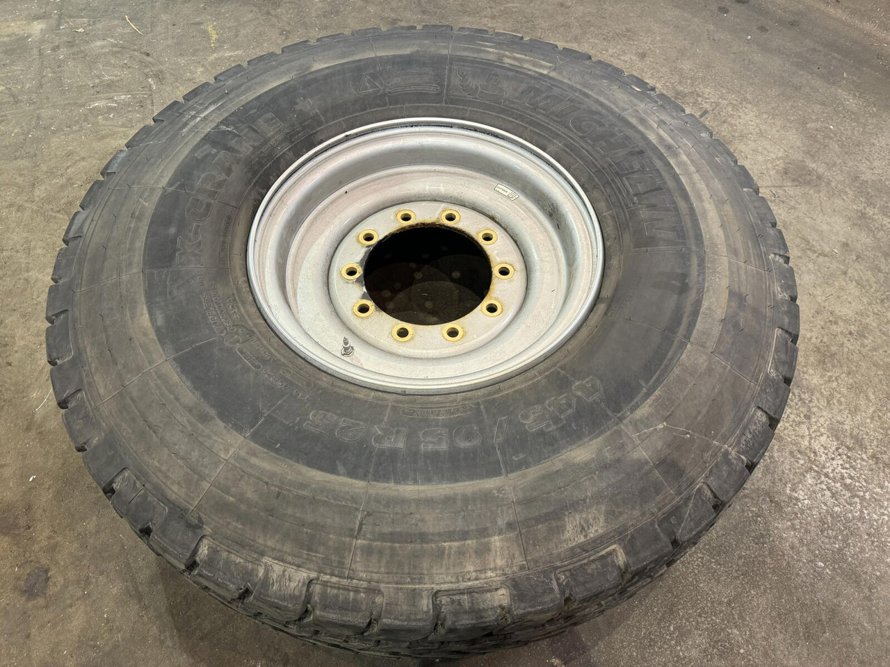Wheel 445/95R25 10 12.3 1p - Roue complète: photos 1 Wheel 445/95R25 10 12.3 1p - Roue complète: photos 1