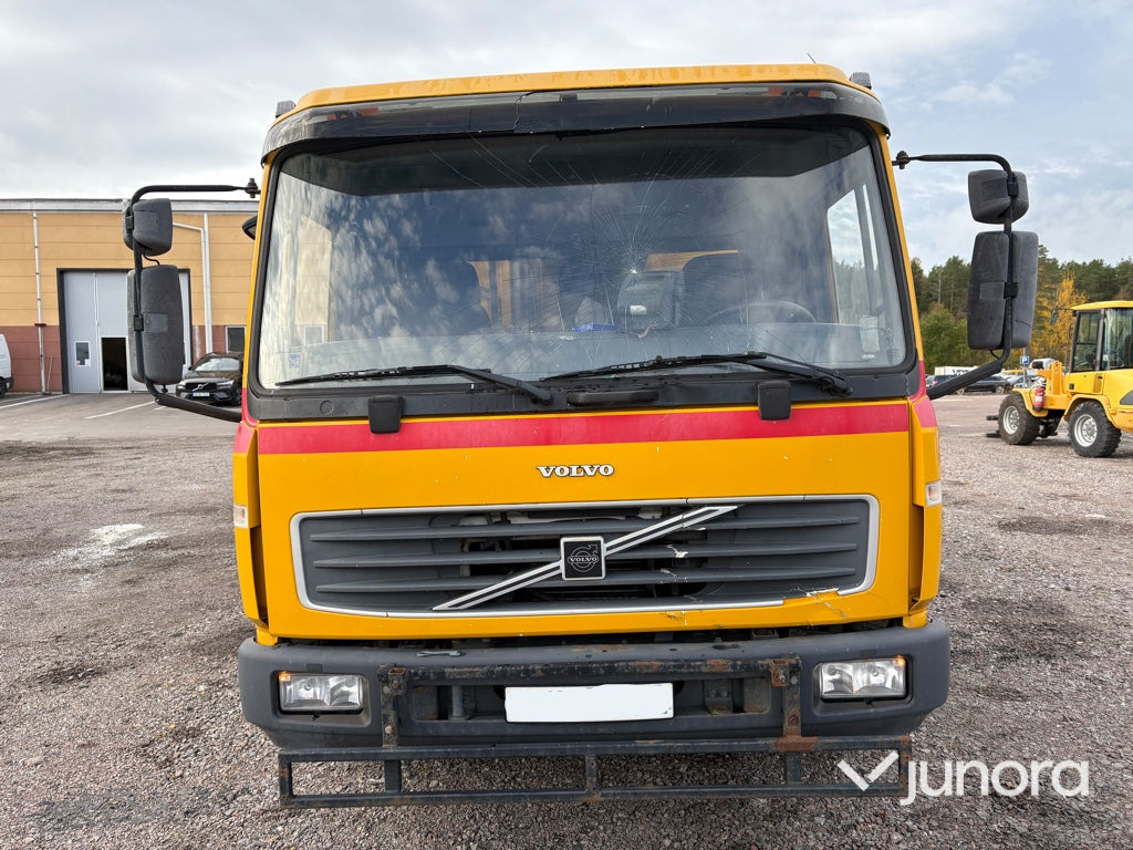 Lastbil - Volvo FL611 4X2 - Camion plateau: photos 2 Lastbil - Volvo FL611 4X2 - Camion plateau: photos 2