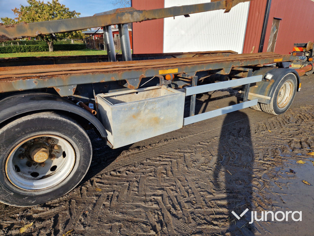 Lastväxlarvagn + Tipp - Härryda, THLBS-300-N - Remorque porte-conteneur/ Caisse mobile: photos 5 Lastväxlarvagn + Tipp - Härryda, THLBS-300-N - Remorque porte-conteneur/ Caisse mobile: photos 5