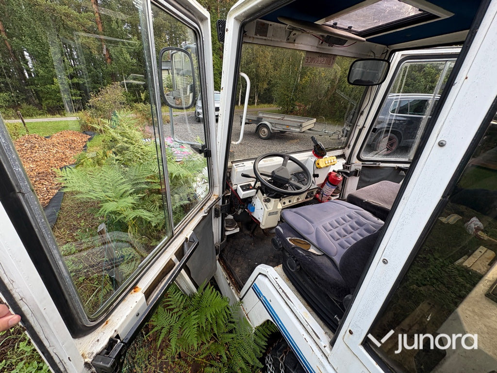 Plogbil - Bagagetruck - Tracteur à bagages: photos 5 Plogbil - Bagagetruck - Tracteur à bagages: photos 5