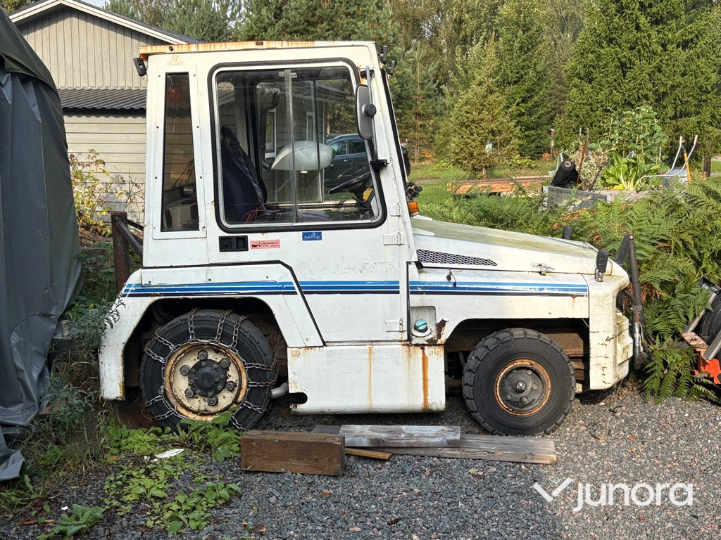Plogbil / bagagetruck - Tracteur à bagages: photos 1 Plogbil / bagagetruck - Tracteur à bagages: photos 1