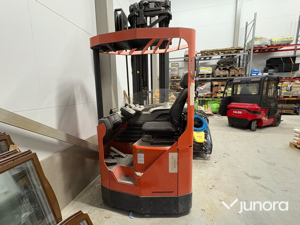 Skjutstativtruck – BT - Chariot à mât rétractable: photos 2 Skjutstativtruck – BT - Chariot à mât rétractable: photos 2