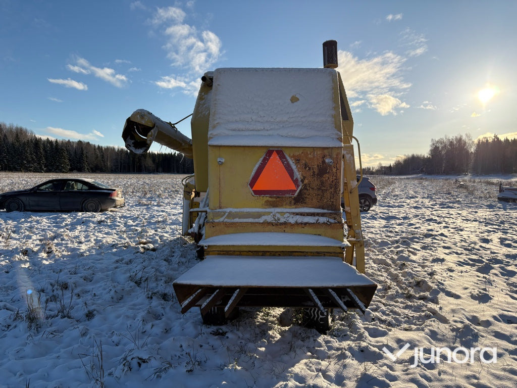 Skördetröska - New Holland Clayson 1520 - Moissonneuse-batteuse: photos 5 Skördetröska - New Holland Clayson 1520 - Moissonneuse-batteuse: photos 5