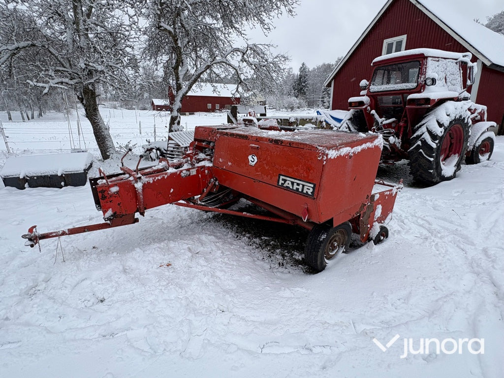 Småbalspress - Fahr HD460 - Presse à balles cubiques: photos 1 Småbalspress - Fahr HD460 - Presse à balles cubiques: photos 1