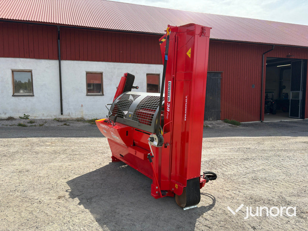 Vedmaskin Hakki Pilke 38 PRO PTO + Hydrauliskt uppläggningbord Hakki Pilke Hakkifeed 422 - Broyeur de végétaux: photos 2 Vedmaskin Hakki Pilke 38 PRO PTO + Hydrauliskt uppläggningbord Hakki Pilke Hakkifeed 422 - Broyeur de végétaux: photos 2