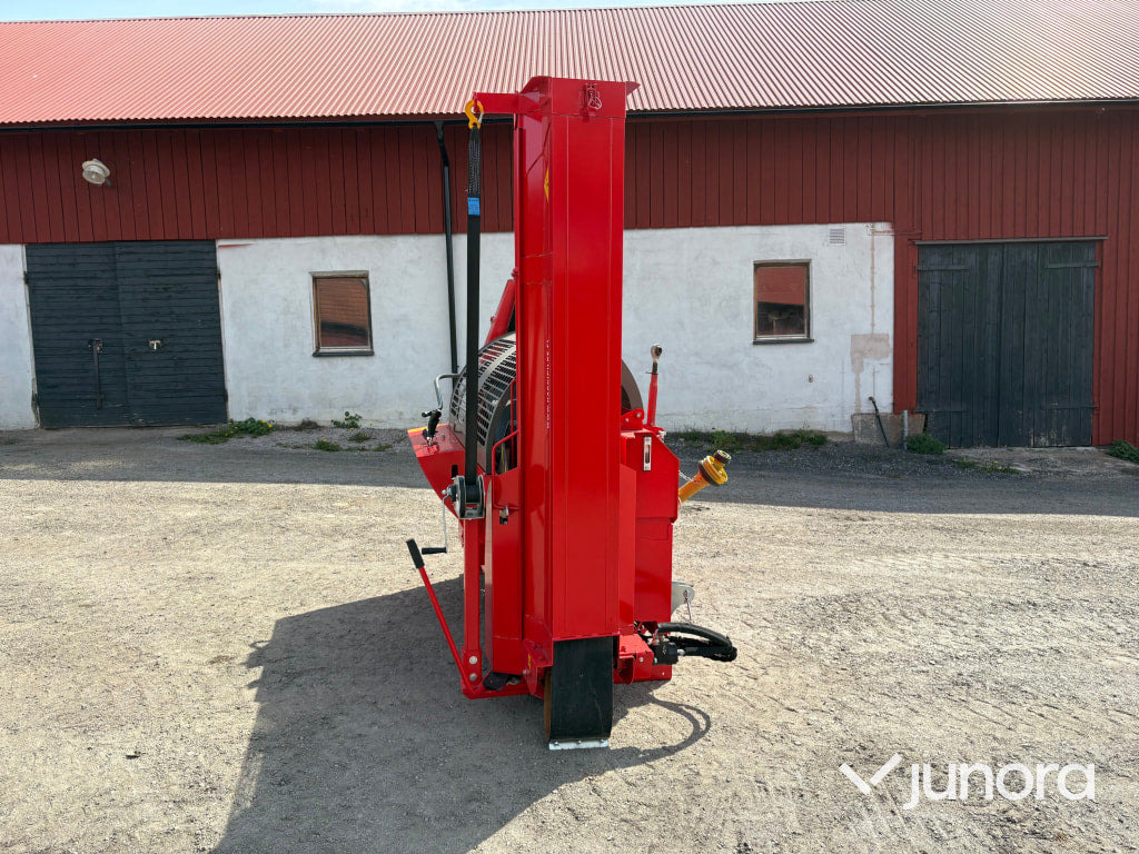 Vedmaskin Hakki Pilke 38 PRO PTO + Hydrauliskt uppläggningbord Hakki Pilke Hakkifeed 422 - Broyeur de végétaux: photos 3 Vedmaskin Hakki Pilke 38 PRO PTO + Hydrauliskt uppläggningbord Hakki Pilke Hakkifeed 422 - Broyeur de végétaux: photos 3