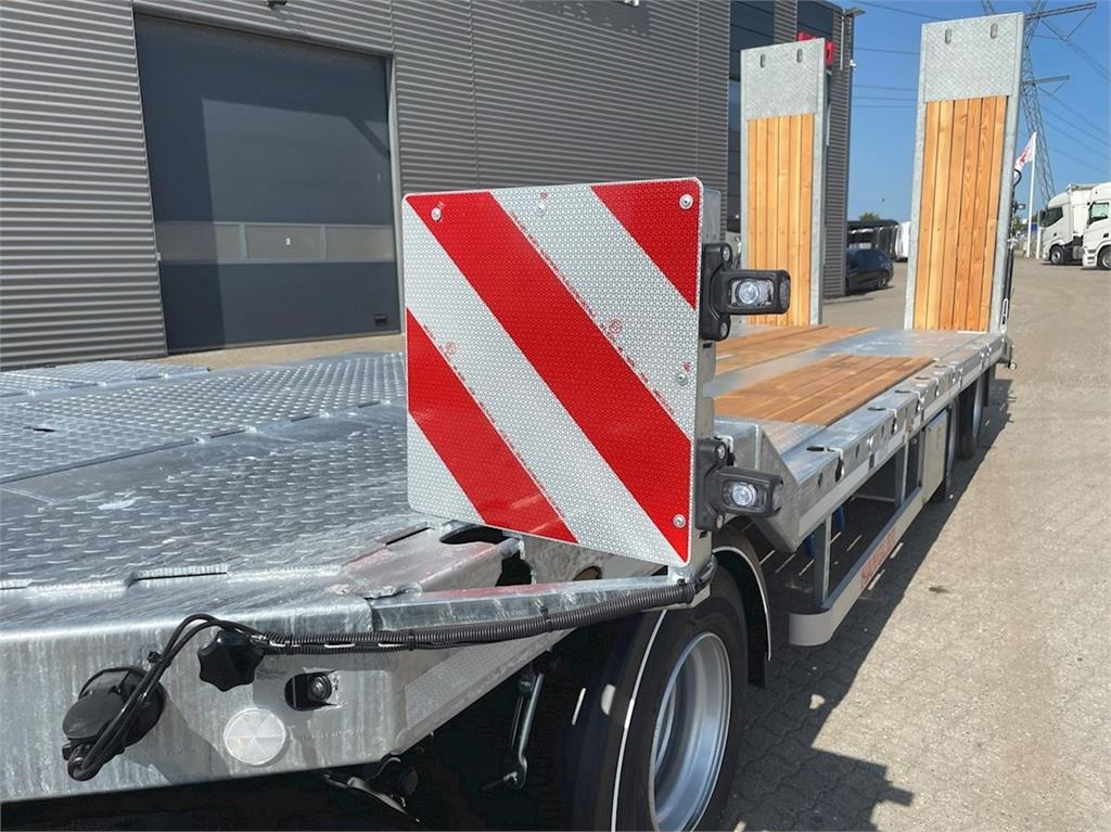 Hangler VTS-H 400 4 akslet - 2 delt ramper - Remorque porte-engin surbaissée: photos 4 Hangler VTS-H 400 4 akslet - 2 delt ramper - Remorque porte-engin surbaissée: photos 4