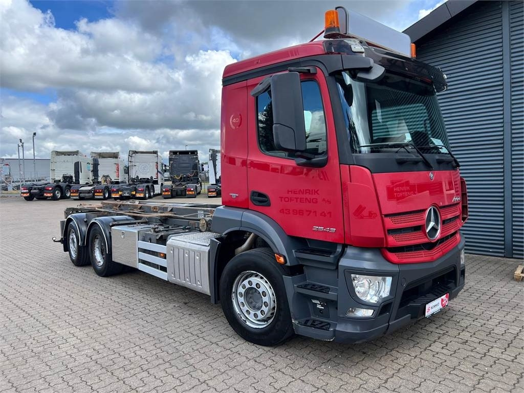 Mercedes-Benz Antos 2543 - Camion multibenne: photos 2 Mercedes-Benz Antos 2543 - Camion multibenne: photos 2