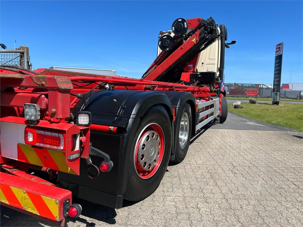 Mercedes-Benz Antos 2545 - HMF 1520K-RCkran - Camion multibenne: photos 3 Mercedes-Benz Antos 2545 - HMF 1520K-RCkran - Camion multibenne: photos 3