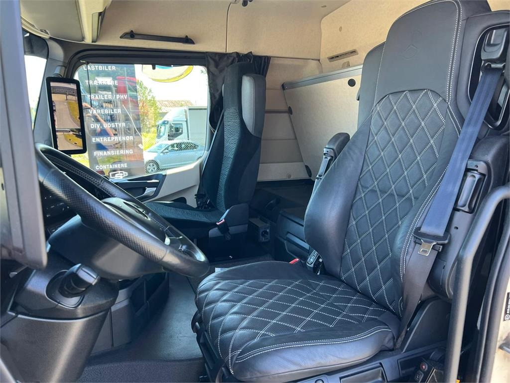 Camion multibenne Mercedes-Benz Antos 2545 - HMF 1520K-RCkran: photos 12 Camion multibenne Mercedes-Benz Antos 2545 - HMF 1520K-RCkran: photos 12