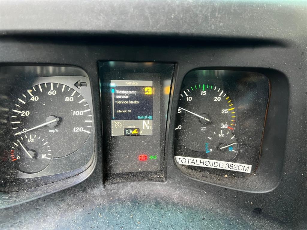 Camion fourgon Mercedes-Benz Econic 1827 L: photos 10 Camion fourgon Mercedes-Benz Econic 1827 L: photos 10