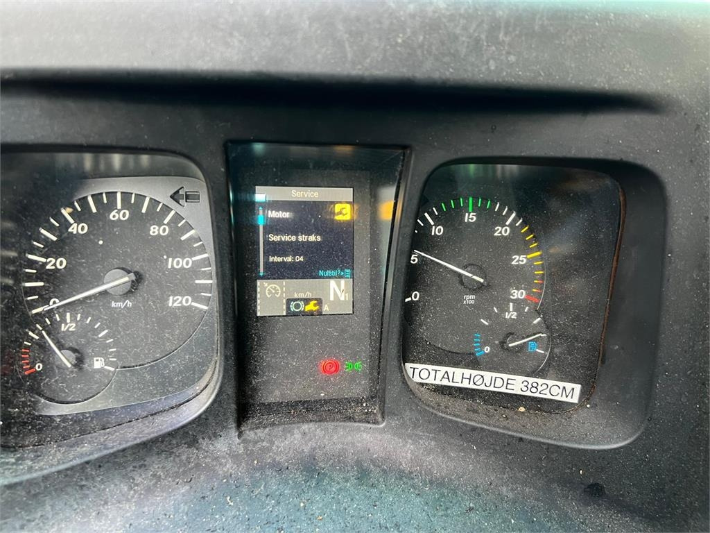 Camion fourgon Mercedes-Benz Econic 1827 L: photos 12 Camion fourgon Mercedes-Benz Econic 1827 L: photos 12