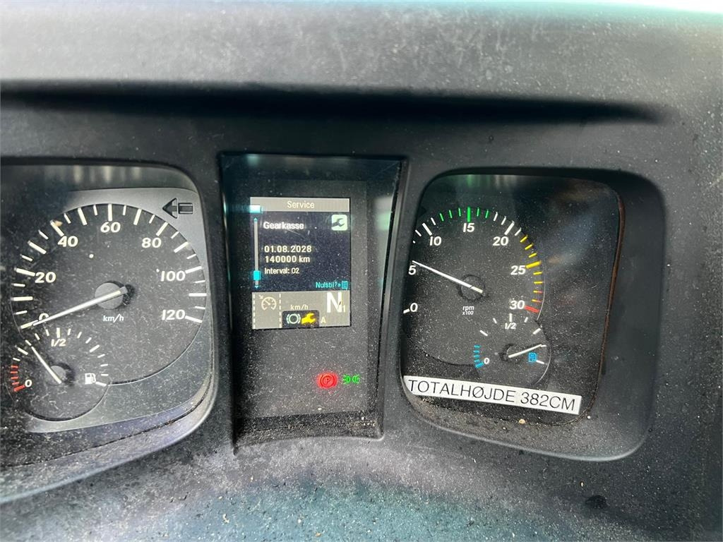 Camion fourgon Mercedes-Benz Econic 1827 L: photos 15 Camion fourgon Mercedes-Benz Econic 1827 L: photos 15