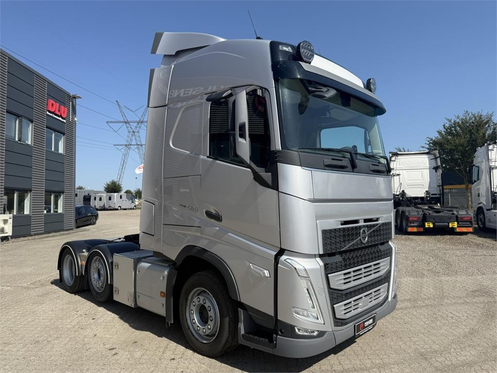 Volvo FH460 lowdeck Pucher - Tracteur routier: photos 1 Volvo FH460 lowdeck Pucher - Tracteur routier: photos 1