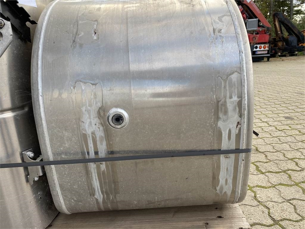 Volvo 200 ltr Dieseltank - Réservoir de carburant pour Camion: photos 4 Volvo 200 ltr Dieseltank - Réservoir de carburant pour Camion: photos 4