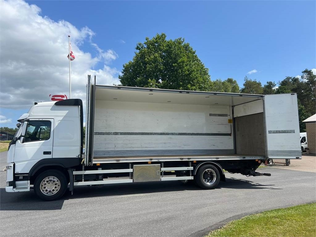 Volvo FM330 - Camion fourgon: photos 2 Volvo FM330 - Camion fourgon: photos 2