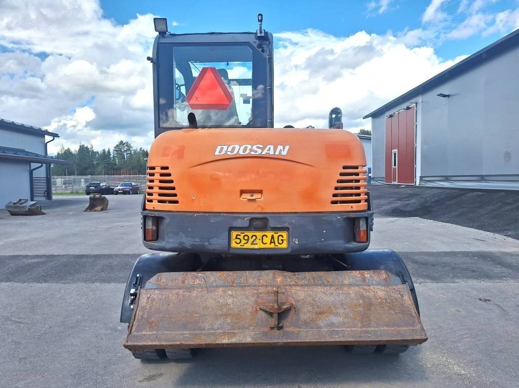 Doosan S55W PYÖRITTÄJÄLLÄ - Pelle sur pneus: photos 3 Doosan S55W PYÖRITTÄJÄLLÄ - Pelle sur pneus: photos 3