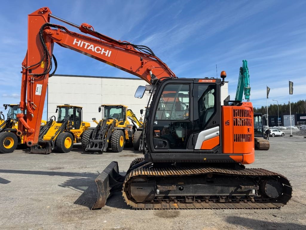 Hitachi ZX 135 USBL-7 Puskulevy - Pelle sur chenille: photos 1 Hitachi ZX 135 USBL-7 Puskulevy - Pelle sur chenille: photos 1