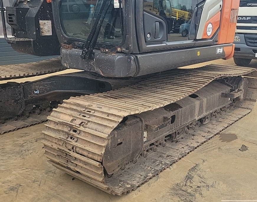 Hitachi ZX135US-7 - Pelle sur chenille: photos 5 Hitachi ZX135US-7 - Pelle sur chenille: photos 5