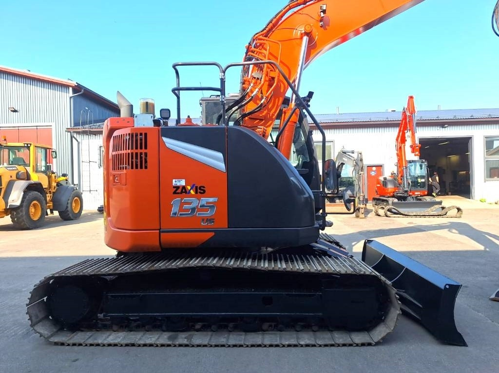 Hitachi ZX135USBL-7 PYÖRITTÄJÄ+PIHDIT - Pelle sur chenille: photos 5 Hitachi ZX135USBL-7 PYÖRITTÄJÄ+PIHDIT - Pelle sur chenille: photos 5