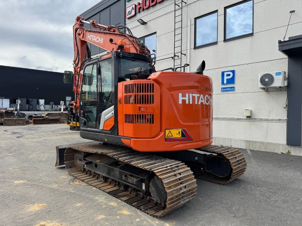 Hitachi ZX135USBL-7 PYÖRITTÄJÄLLÄ  - Pelle sur chenille: photos 3 Hitachi ZX135USBL-7 PYÖRITTÄJÄLLÄ  - Pelle sur chenille: photos 3