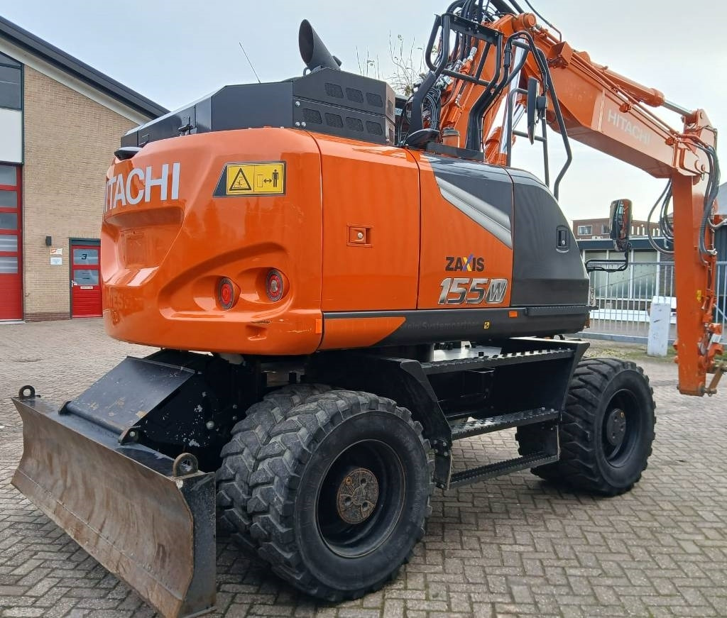 Hitachi ZX155W-7 - Pelle sur pneus: photos 2 Hitachi ZX155W-7 - Pelle sur pneus: photos 2