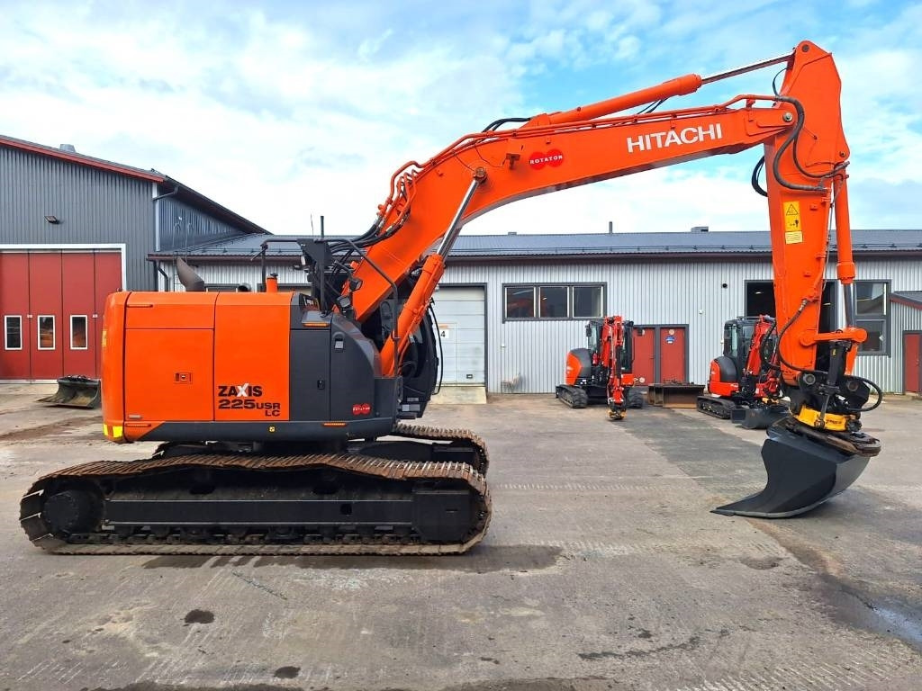 Hitachi ZX225USLC-5 PYÖRITTÄJÄLLÄ  - Pelle sur chenille: photos 5 Hitachi ZX225USLC-5 PYÖRITTÄJÄLLÄ  - Pelle sur chenille: photos 5