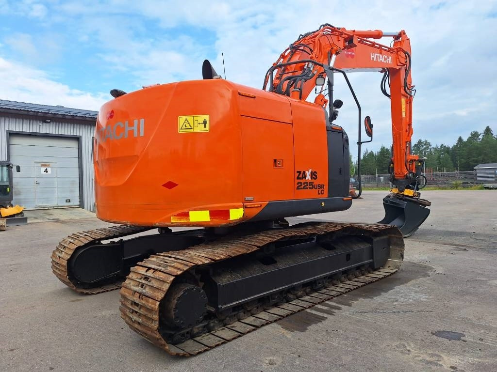 Hitachi ZX225USLC-5 PYÖRITTÄJÄLLÄ  - Pelle sur chenille: photos 4 Hitachi ZX225USLC-5 PYÖRITTÄJÄLLÄ  - Pelle sur chenille: photos 4